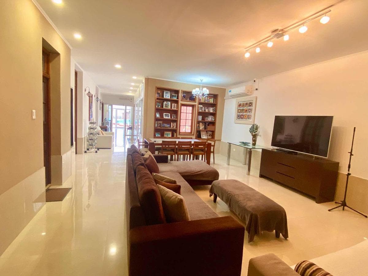 Casa en venta - 3 Dormitorios 3 Baños - Cochera - 660Mts2 - Navarro - 1