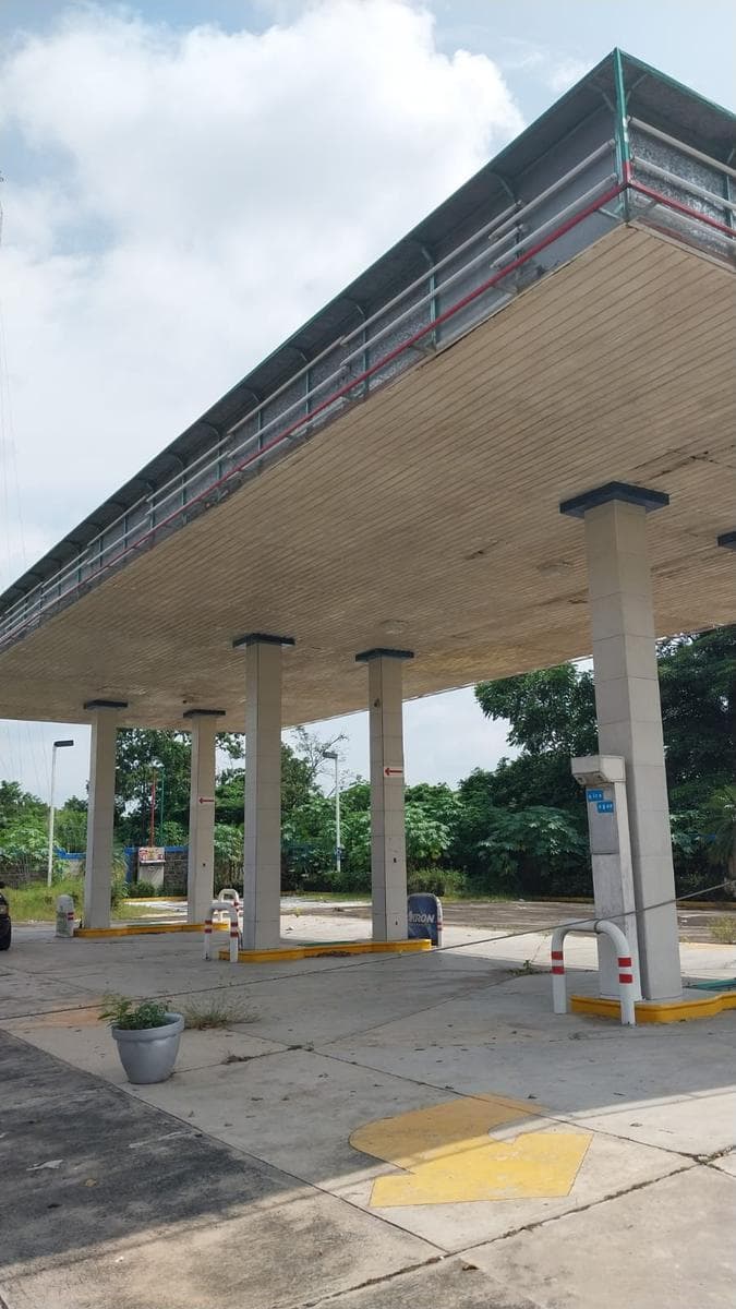 Bomba de gasolina con Edificios en REMATE, Tapachula. - 1