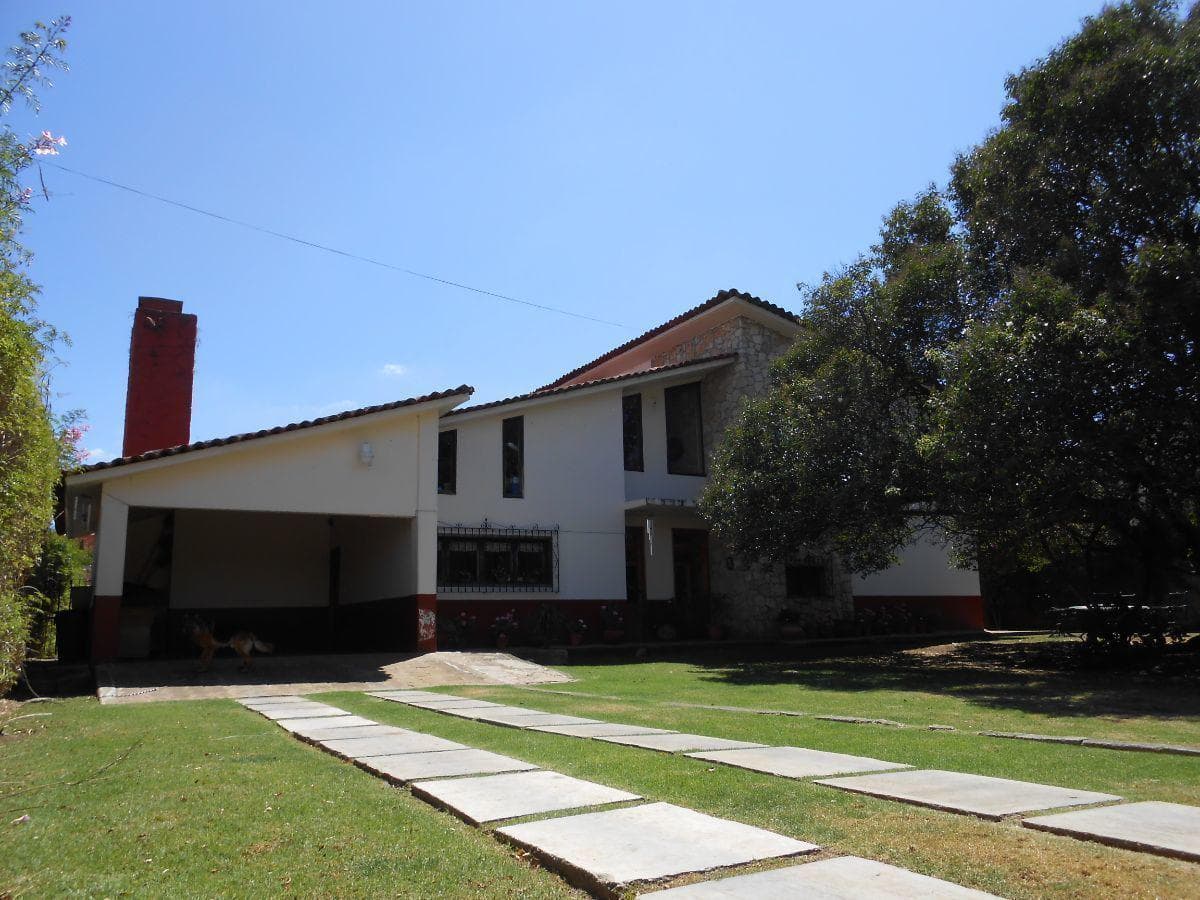 Se RENTA Casa en Fraccionamiento Residencial con Excelente Ubicación. - 1