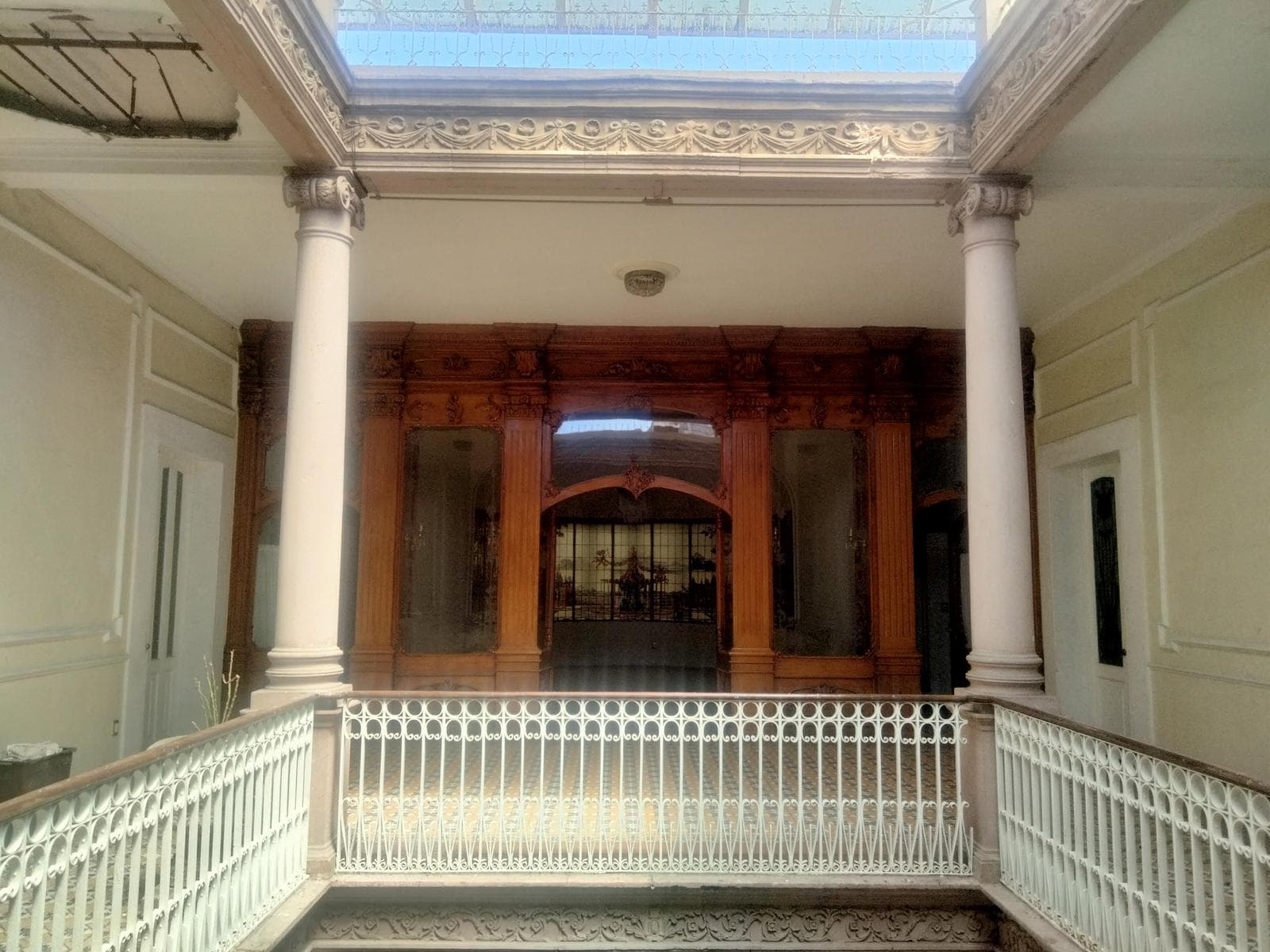 Excelente edificio comercial en renta, a una cuadra del zócalo de Oaxaca - 1