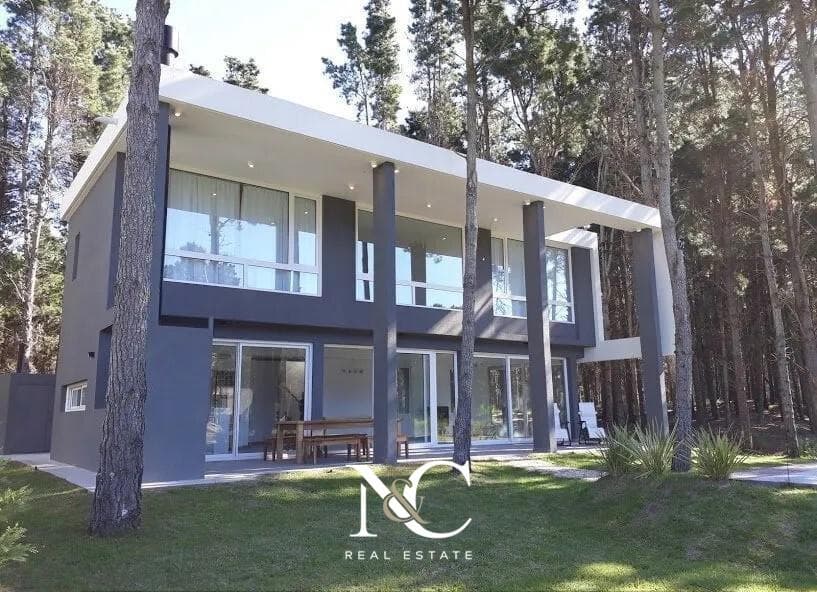 Casa en venta en Villa Robles, a la laguna - 1