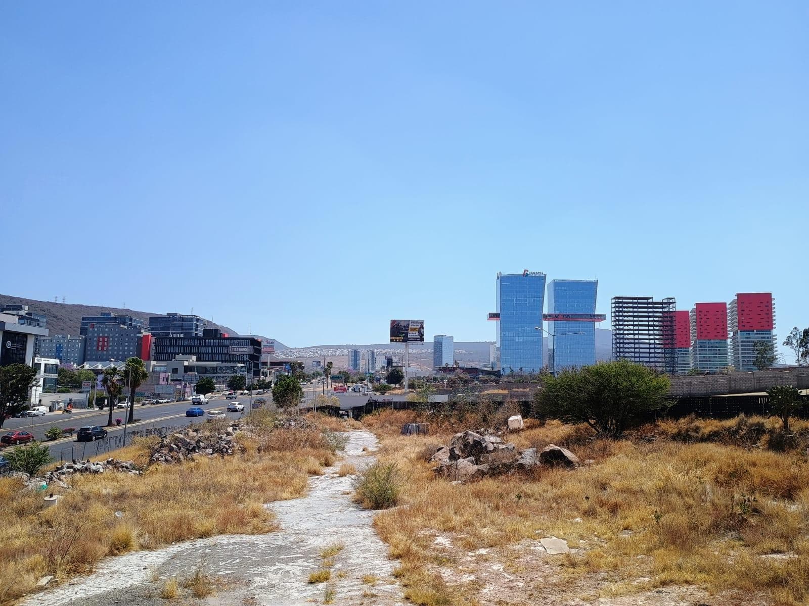 Terreno en venta de 3,974m2 en Centro Sur Quéretaro - 1