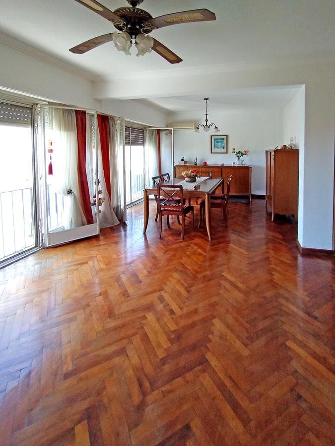 Departamento en Venta de Categoría en Centro Zarate. 4 dormitorios. Bauleras. Dependencias - 1