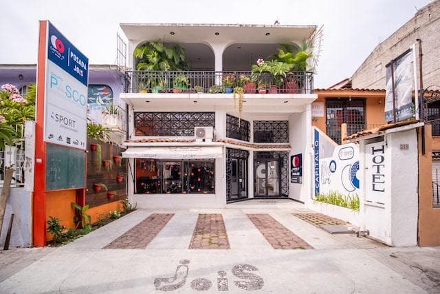 VENTA DE HOTEL CON LOCAL COMERCIAL BAHIAS DE HUATULCO, OAXACA. - 1