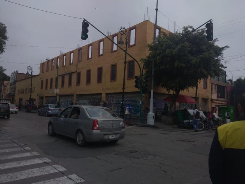 Local en Xochimilco en esquina en el centro - 1