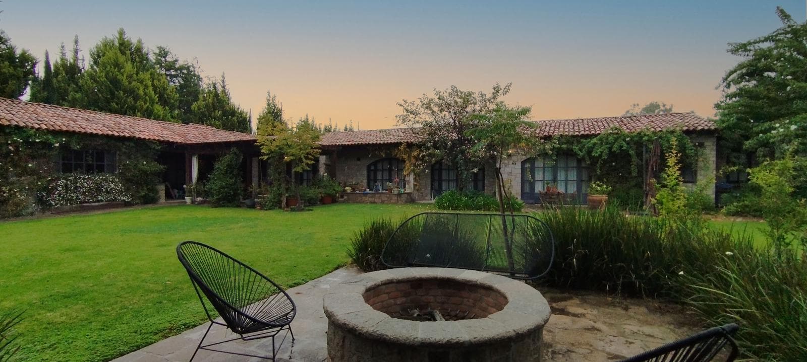 Casa en Venta en fraccionamiento con viñedos en Dolores con amplio terreno - 1