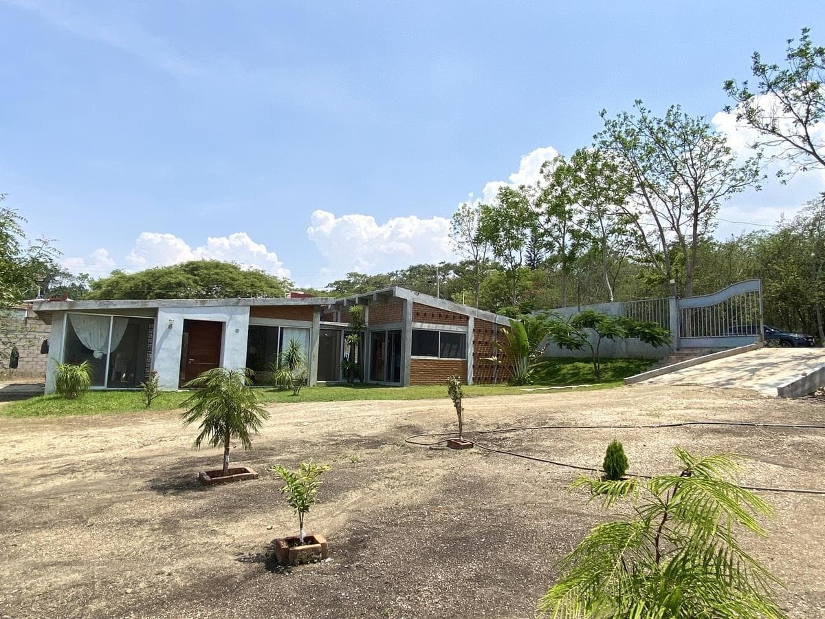 Se VENDE casa en Fraccionamiento El Arenal frente al campo de golf - 1