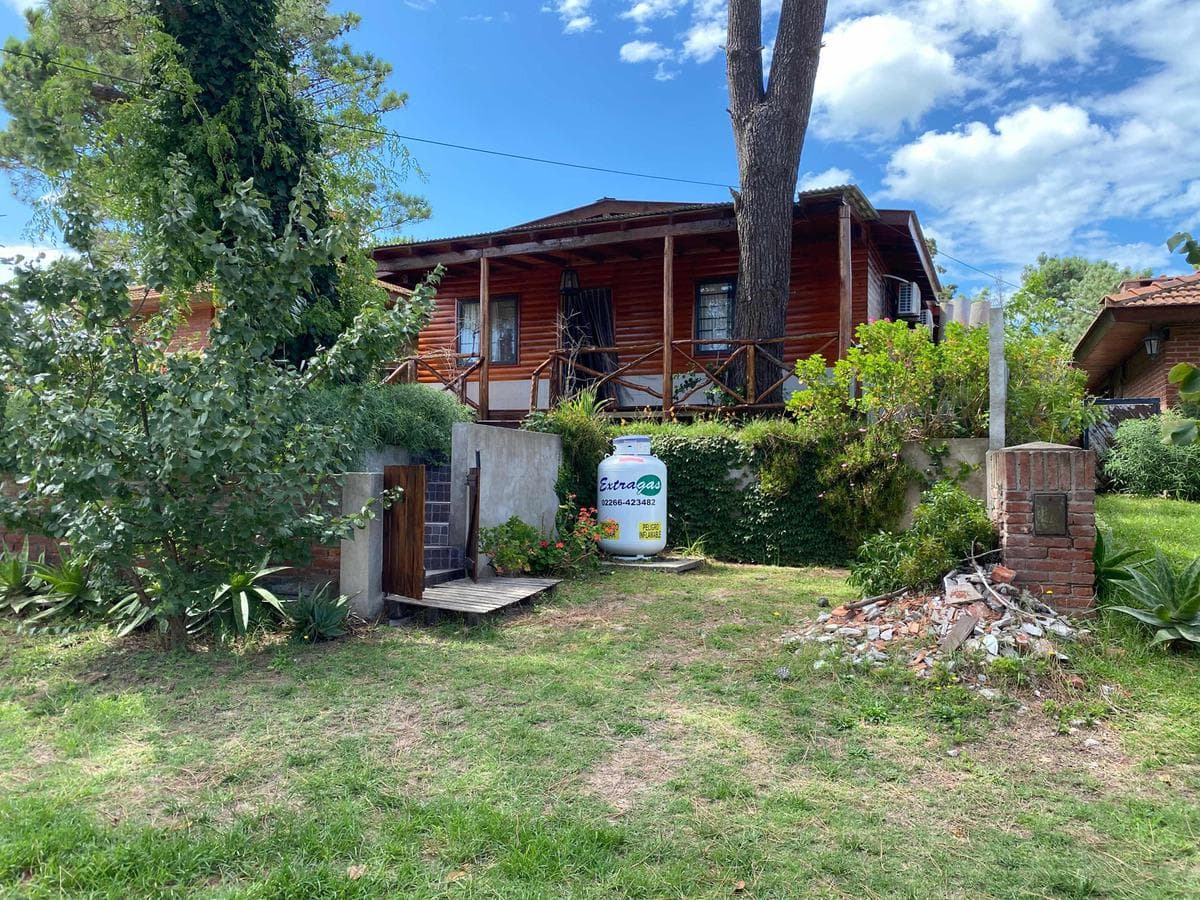 Casa en venta - 2 Dormitorios 2 Baños - 150Mts2 - Villa Gesell - 1