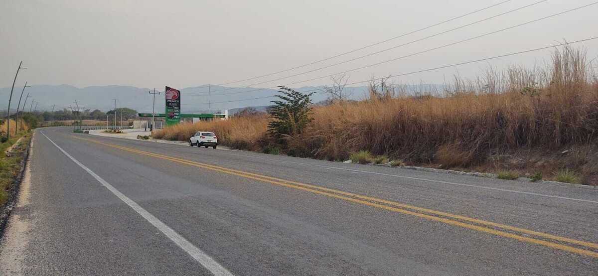 Se vende terreno rumbo al aeropuerto - 1