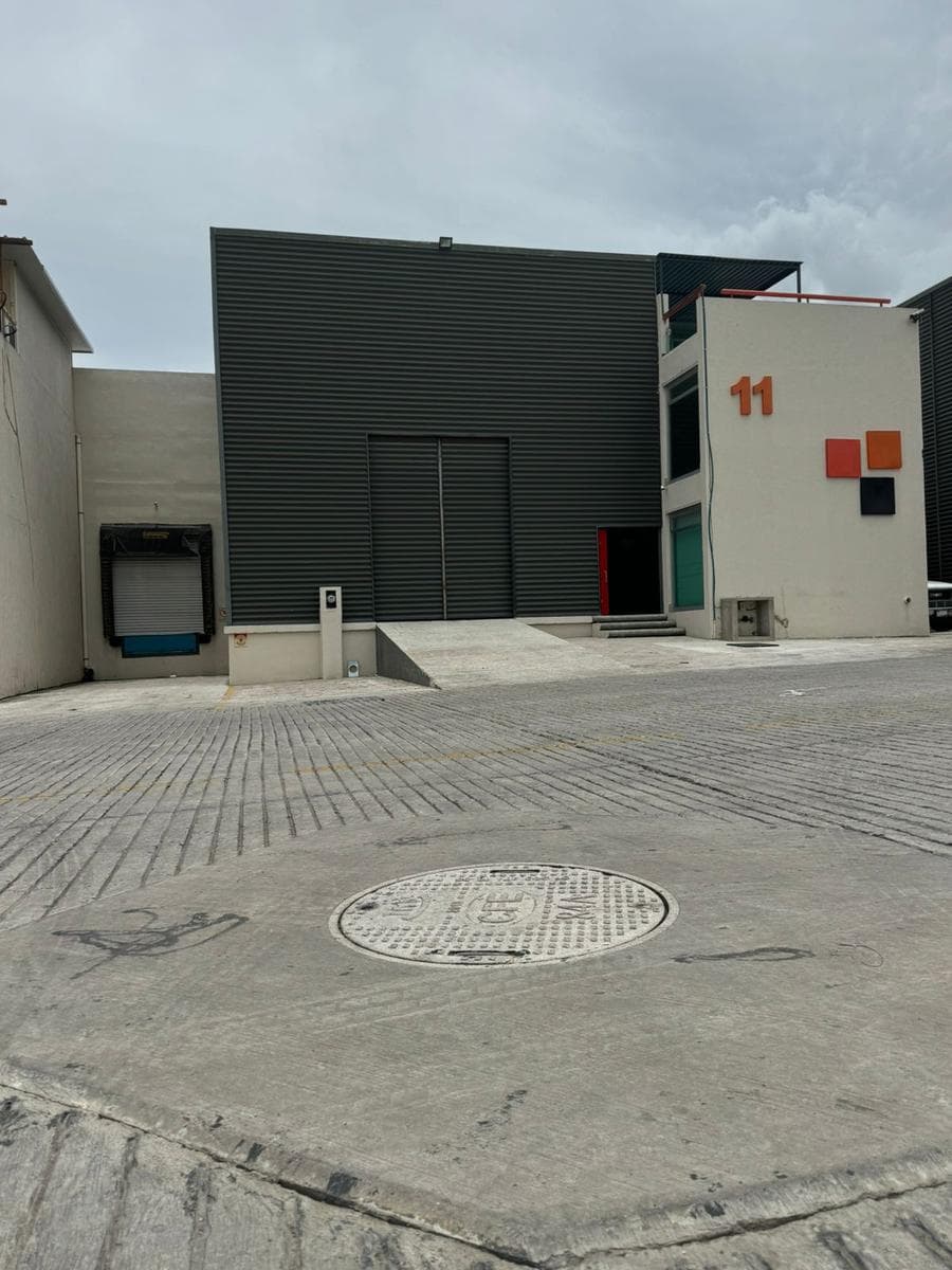 Bodega Industrial en renta - 1