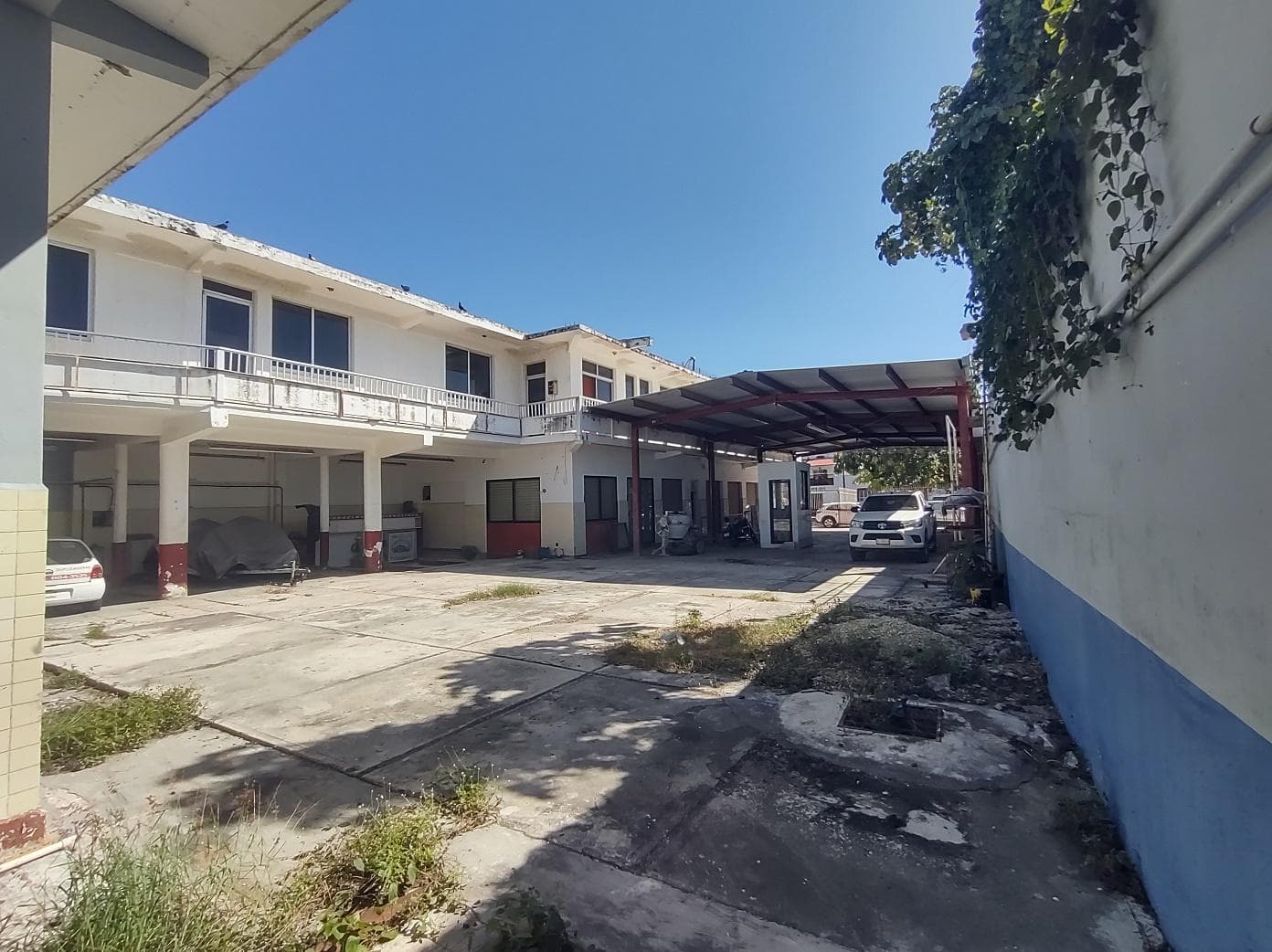 EDIFICIO EN RENTA EN CHETUMAL 1000 M2 - 1