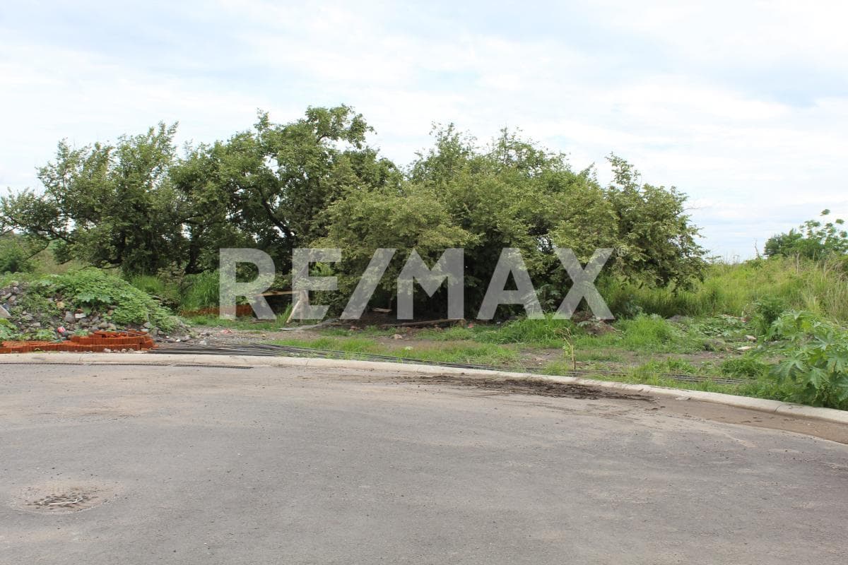 Terreno en Venta en Morelos, Fraccionamiento Lomas de Cocoyoc - 1