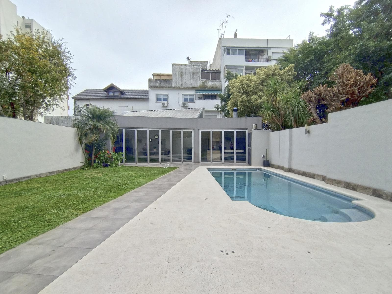 Impecable casa en venta en Villa del Parque de 5 dormitorios - 1