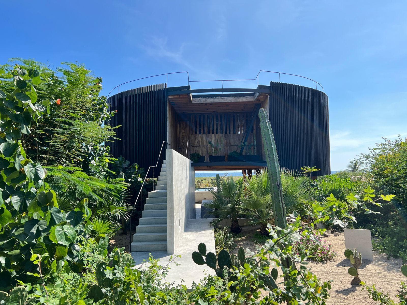 Espectacular y exclusiva casa en venta en terreno de 10,000m2 en Puerto Escondido - 1
