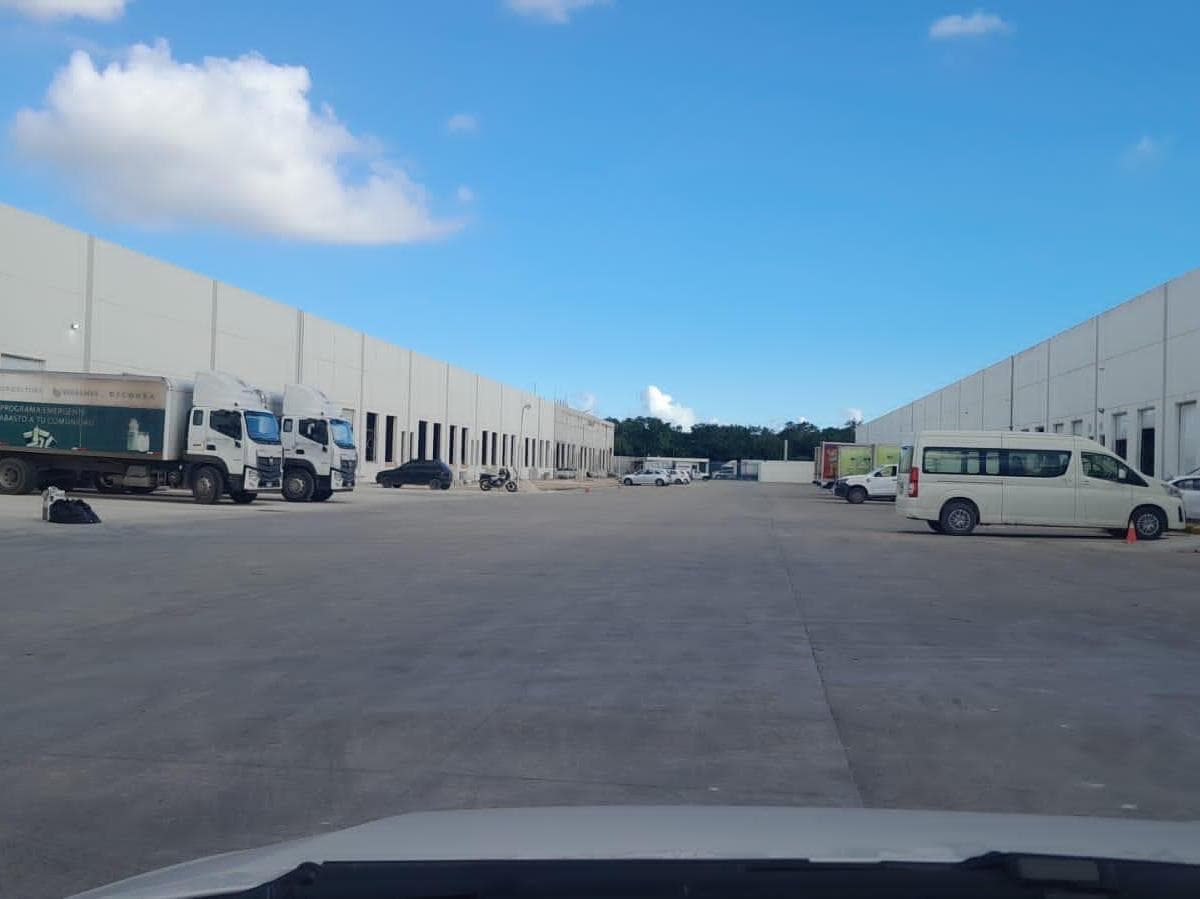 Bodega en RENTA de 900 m2, PLAYA DEL CARMEN. - 1
