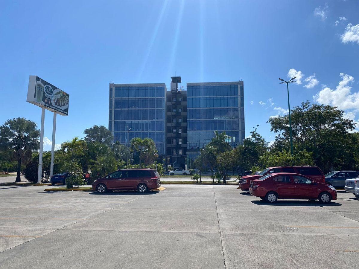 OFICINAS VENTA FRENTE A PLAZA LAS AMERICAS PLAYA DEL CARMEN HUMANA WORKCENTER - 1