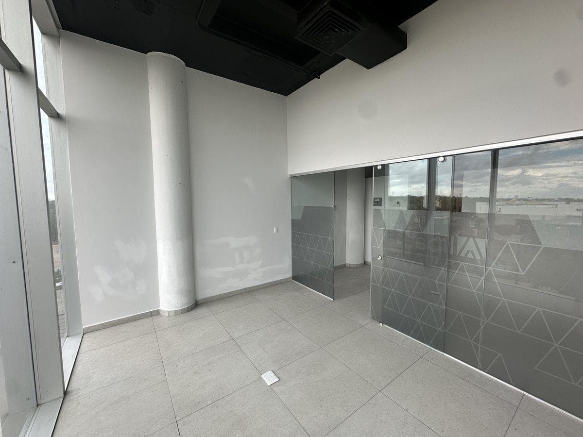 VENTA OFICINA EQUIPADA 40m2 CON AMENIDADES PLAYA DEL CARMEN - 1