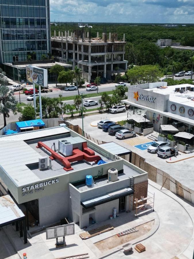 VENTA OFICINA 40M2 EQUIPADA FRENTE A STARBUCKS PLAYA DEL CARMEN PLAZA AMERICAS - 1