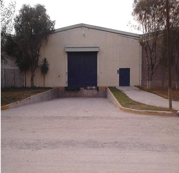 RENTA NAVES "1,200 M2" ESPUELA DE FERROCARRIL - 1
