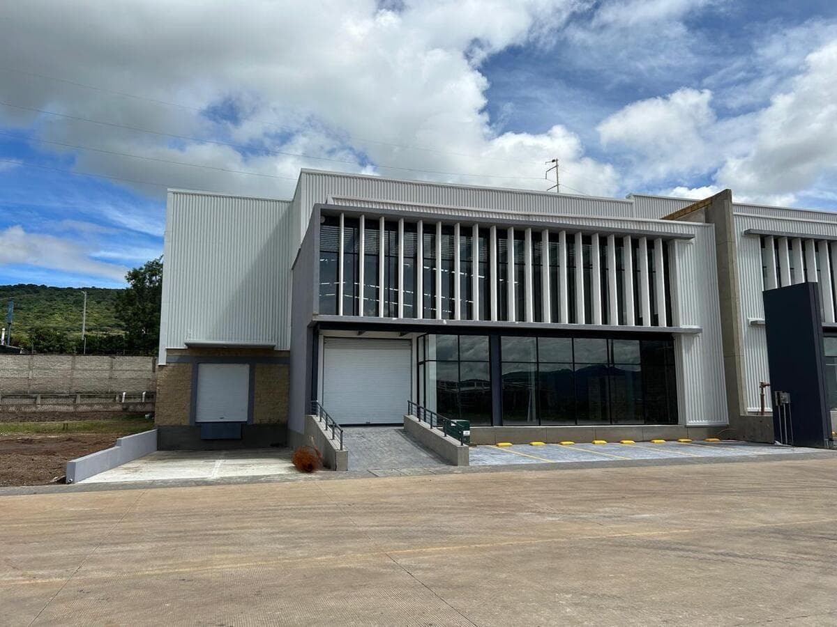 Bodega en Venta/Renta en Circuito Sur - 1