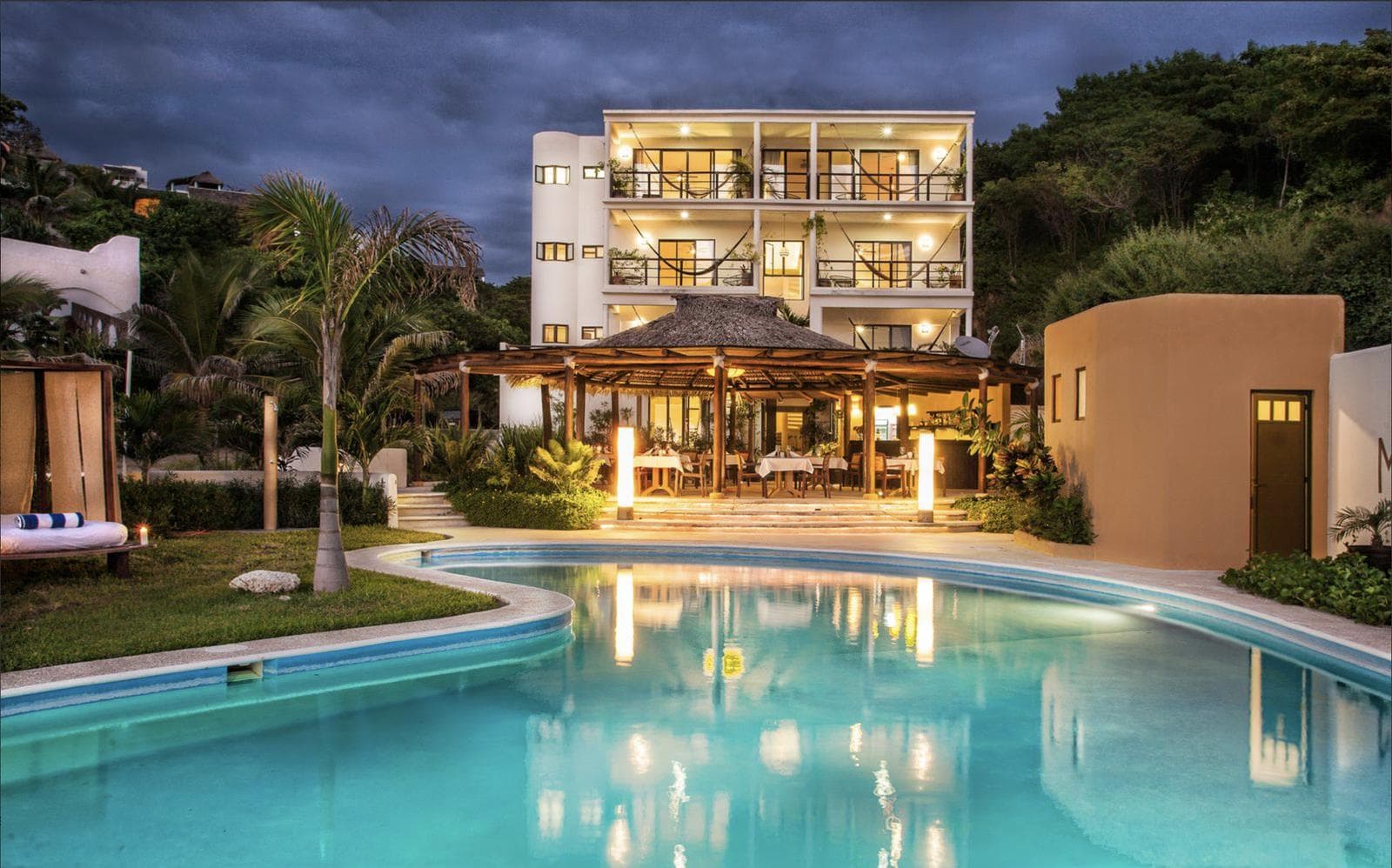 HOTEL EN VENTA PLAYA SALCHI, OAXACA - 1