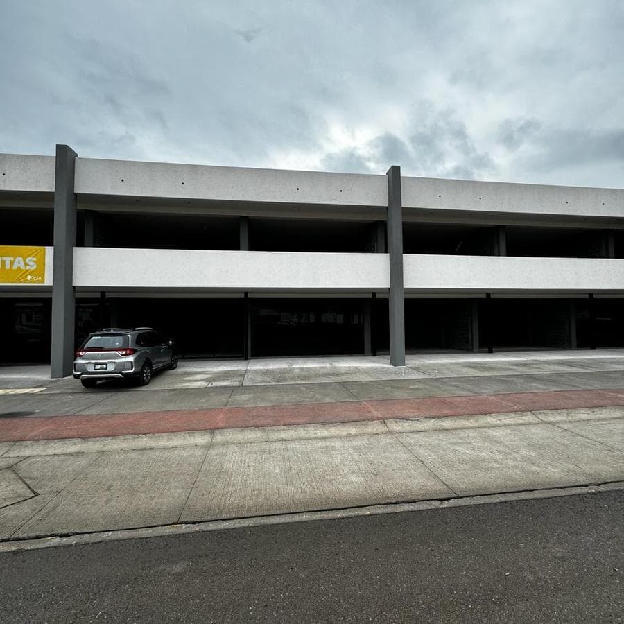 Local Comercial en Renta sobre Avenida Chichimeco - 1