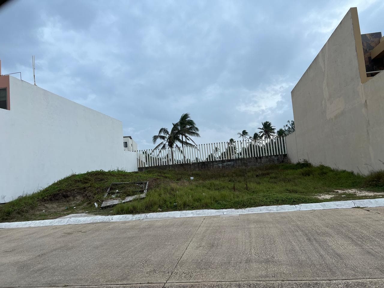 Terreno en Venta calle Palma Estrella, Fracc. Palma de Mallorca, Coatzacoalcos - 1