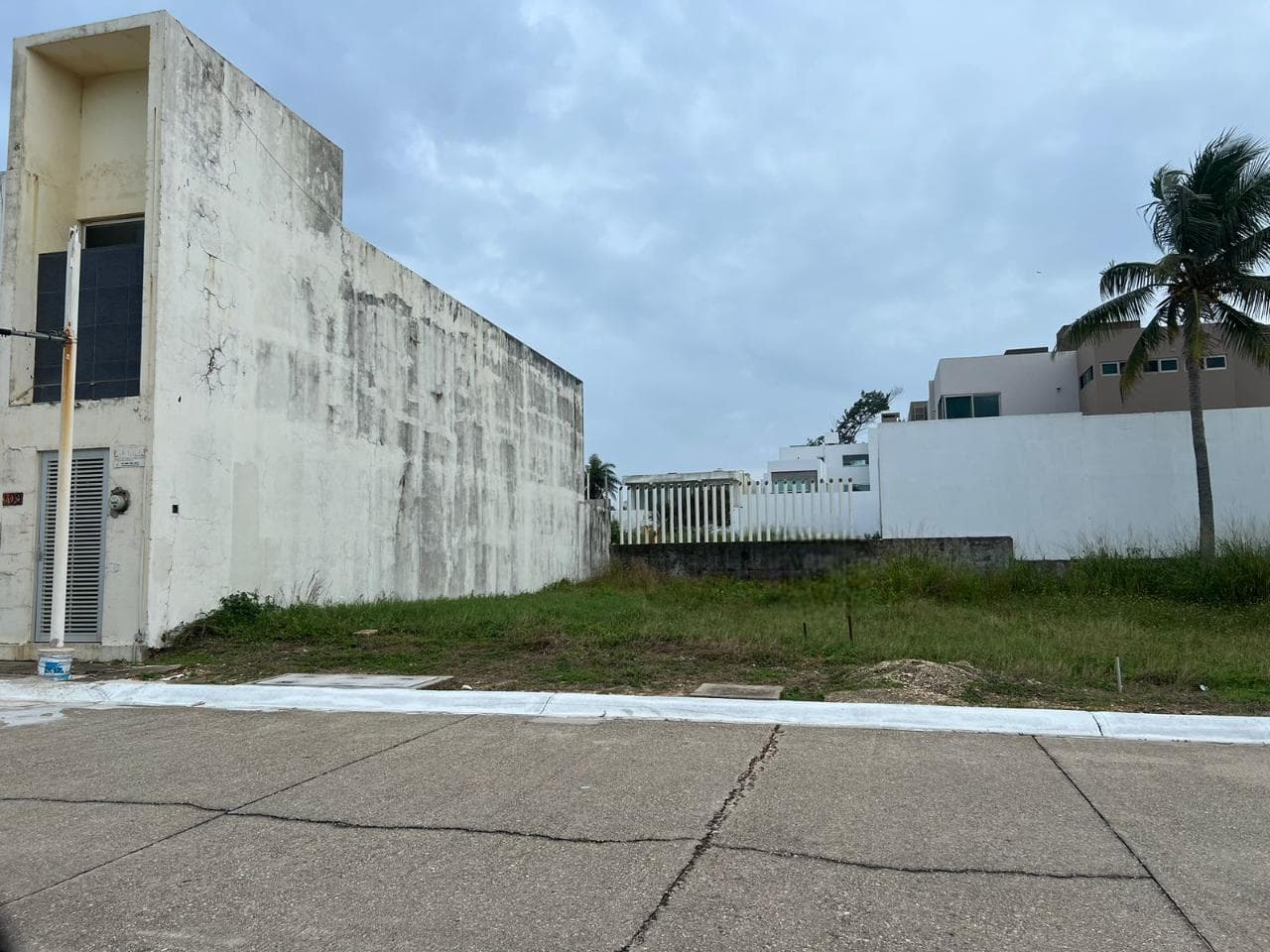 Terreno en Venta calle Palma Estrella, Fracc. Palma de Mallorca. Coatzacoalcos, Ver. - 1