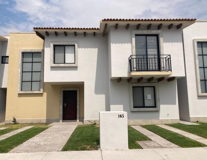 Casa en Venta (4 recámaras) en Quintas Campo Real - 1