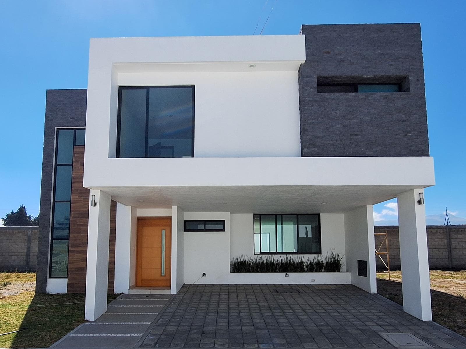 VENTA DE CASA EN MEXICALTZINGO "CONDOMINIO ROMA" - 1