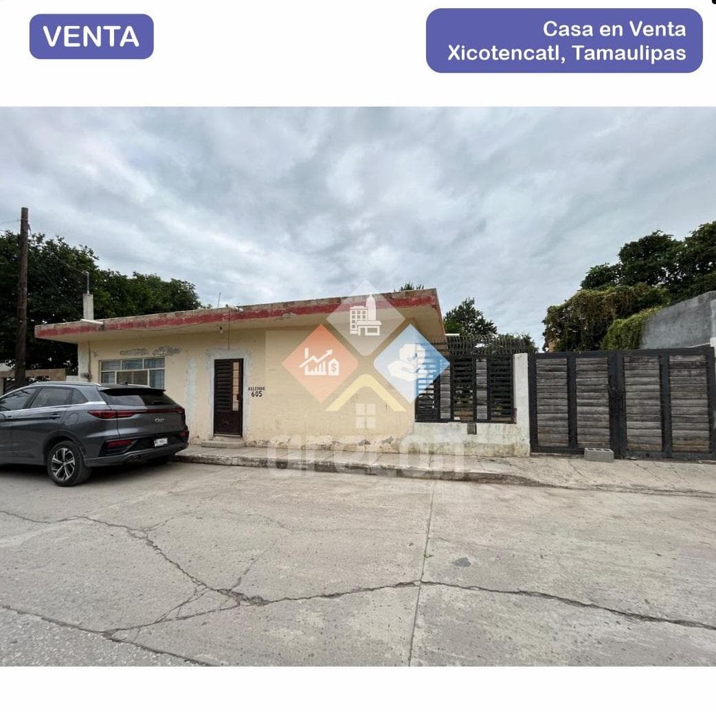 Casa en Venta con amplio terreno en Zona Centro de Xicotencatl - 1