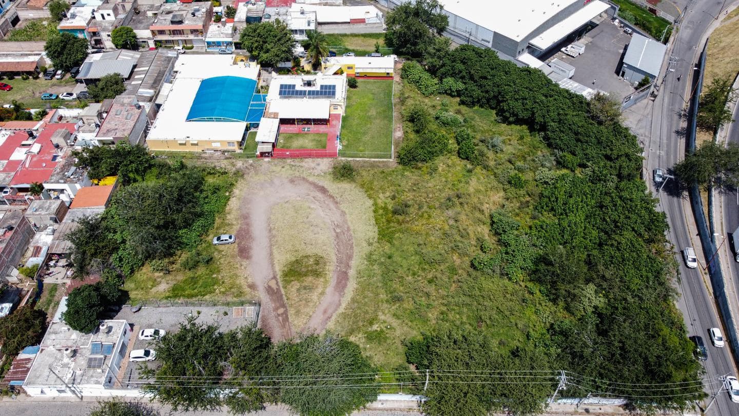 TERRENO EN RENTA SOBRE 8 DE JULIO ESQ PERIFERICO SUR - 1