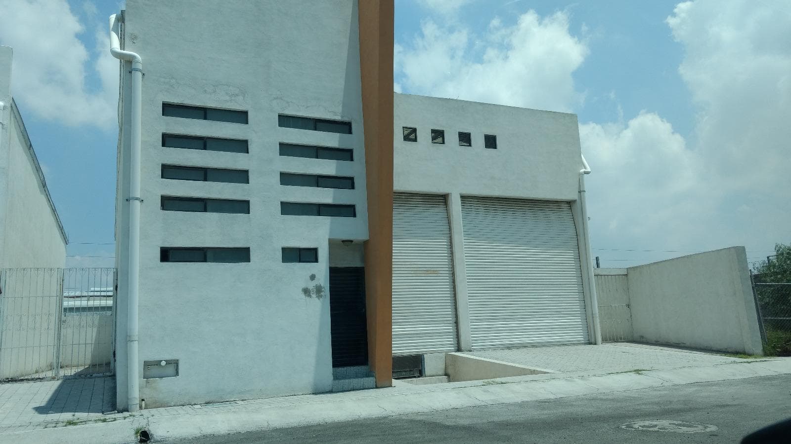 Bodega Industrial en Renta en Parque Fenix, Epigmenio González Y Acceso 3 - 1