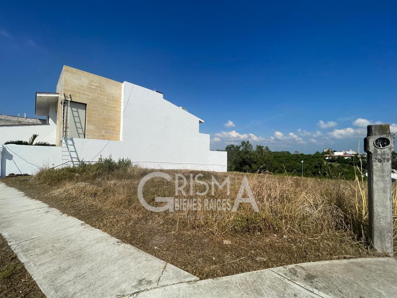 TERRENO EN VENTA EN COL. JARDINES - 1