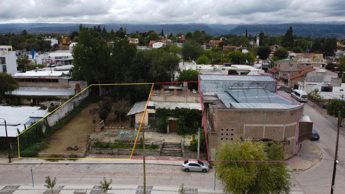 Venta de Locales/Galpones frente al rio en Mina Clavero Traslasierra Cordoba - 1