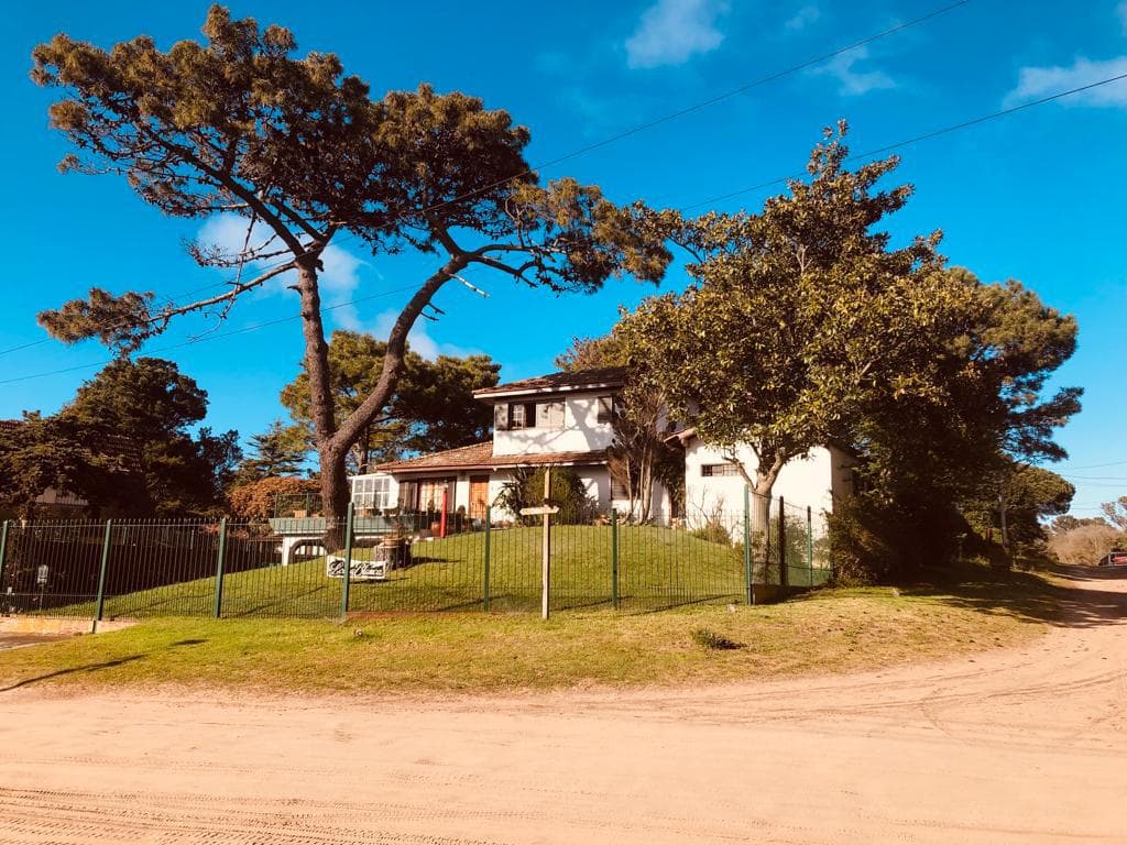 Casa 5 Ambientes - Pileta - Gas Natural - Venta - Villa Gesell - 1