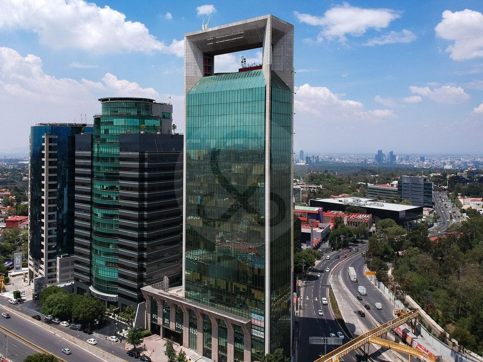 Oficinas en Lujosa Torre AAA - 1