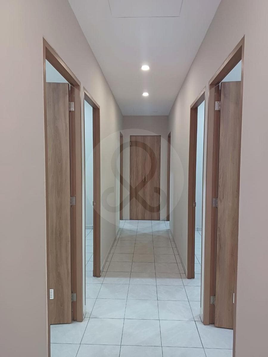 Atizapán Centro: Oficinas / Consultorios en renta en primer piso de plaza comercial. - 1