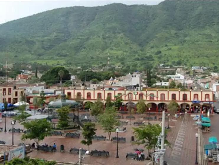 Casa de Tres Niveles en Lago de Chapala en Venta en Jalisco KC0199 - 1