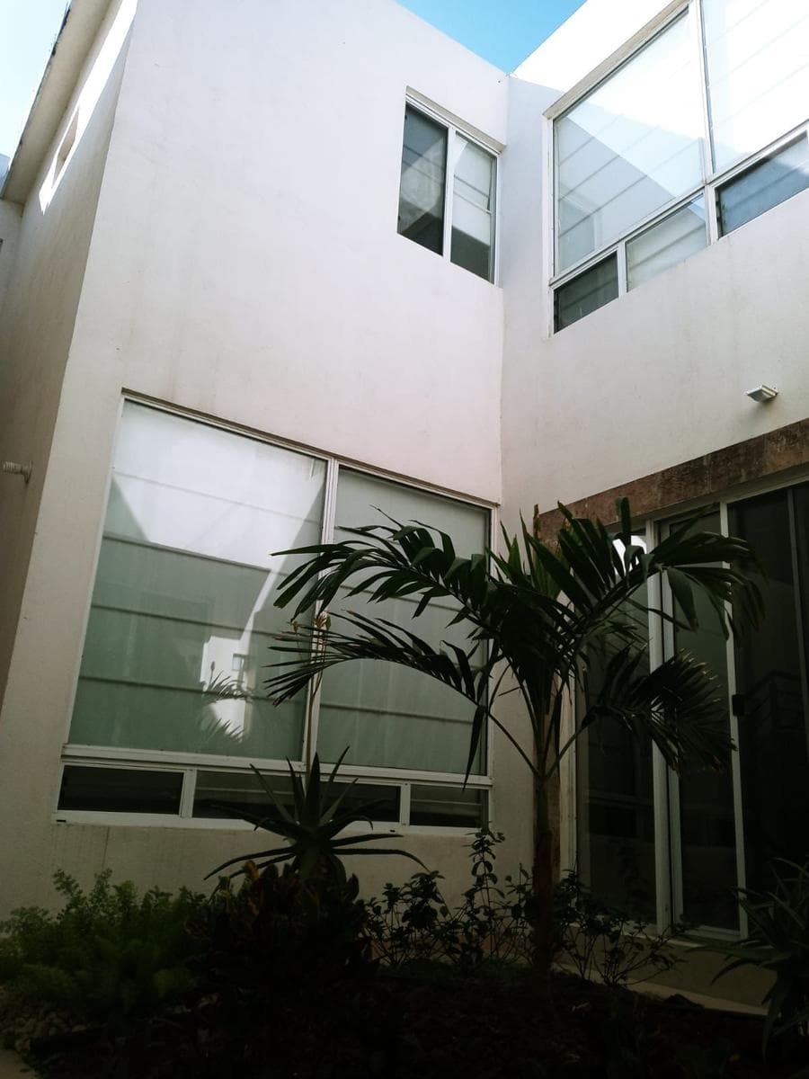 Casa en renta calle Napoles 917 Privada Mediterraneo Col. Vista Hermosa - 1