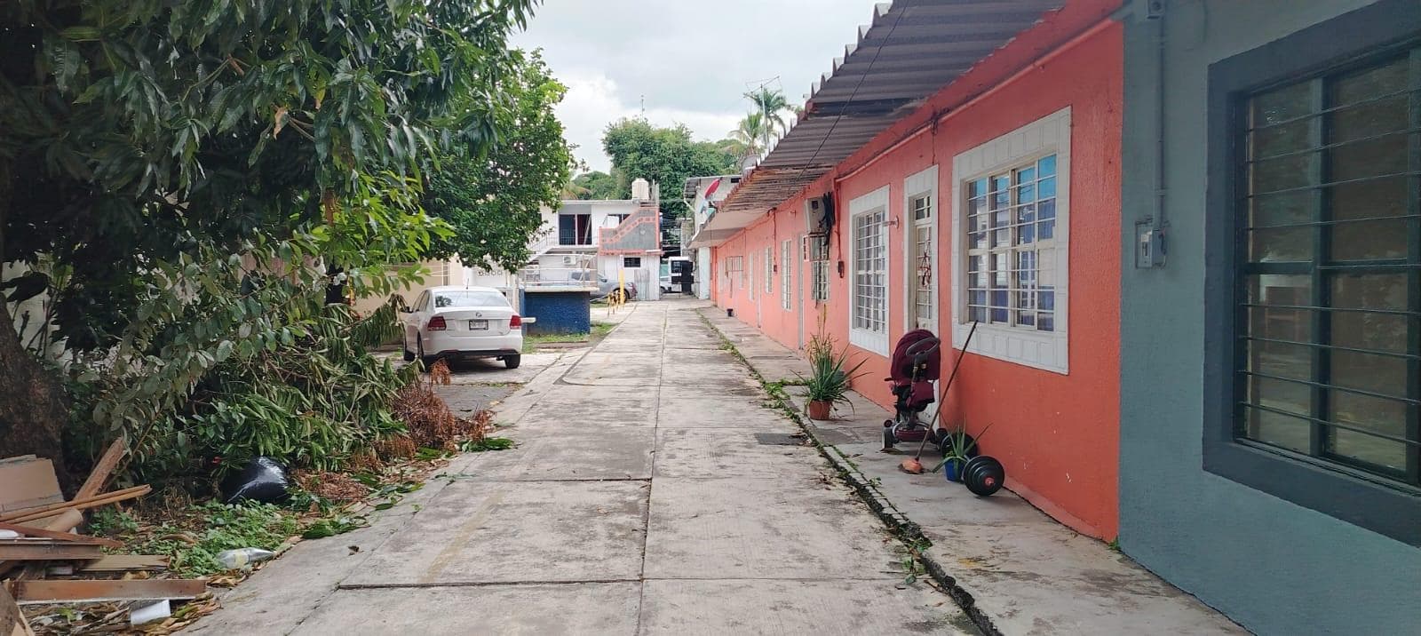 VENTA DE TERRENO CON 9 DEPARTAMENTOS Y 2 LOCALES COMERCIALES EN TUXTEPEC OAXACA - 1