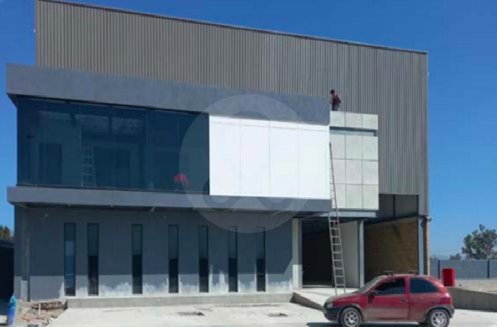 RENTA DE NAVES INDUSTRIALES CERCA DEL AEROPUERTO - 1