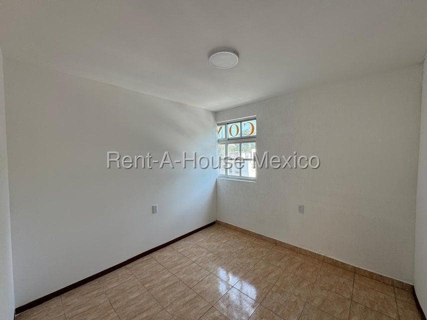 Oficina en Renta en Avenida Azcapotzalco, Centro de Azcapotzalco RU 25-2092. - 1