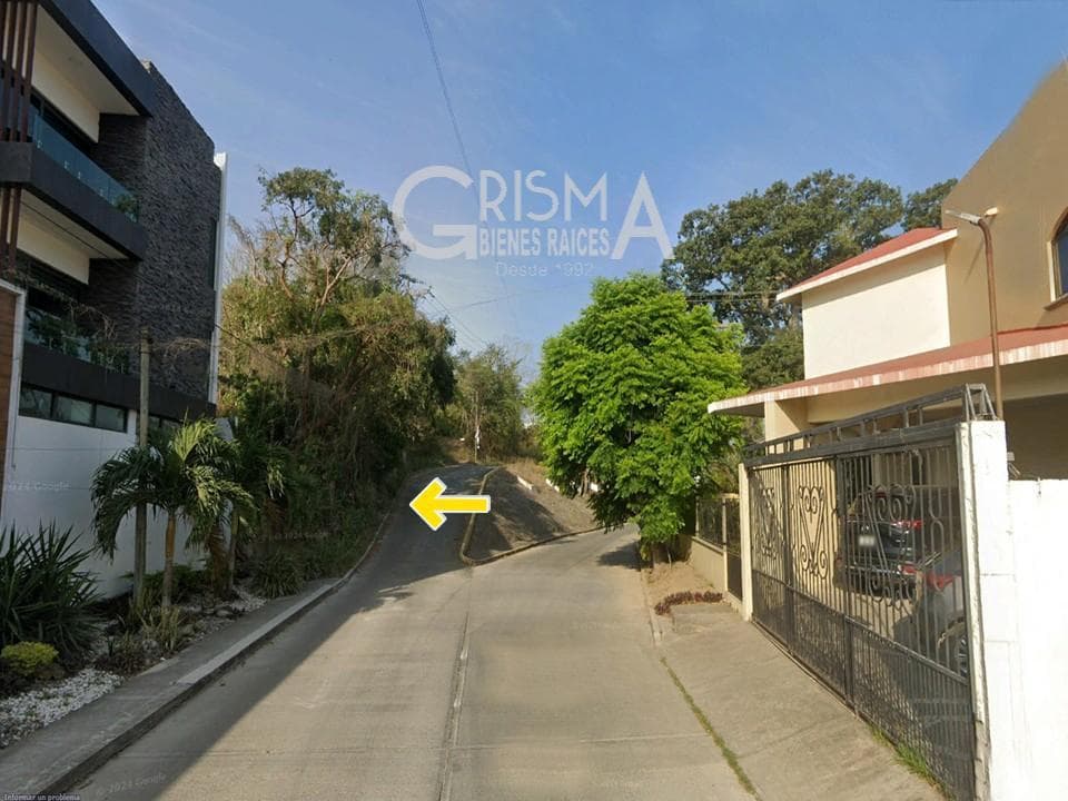 TERRENO EN VENTA EN COL. JARDINES - 1