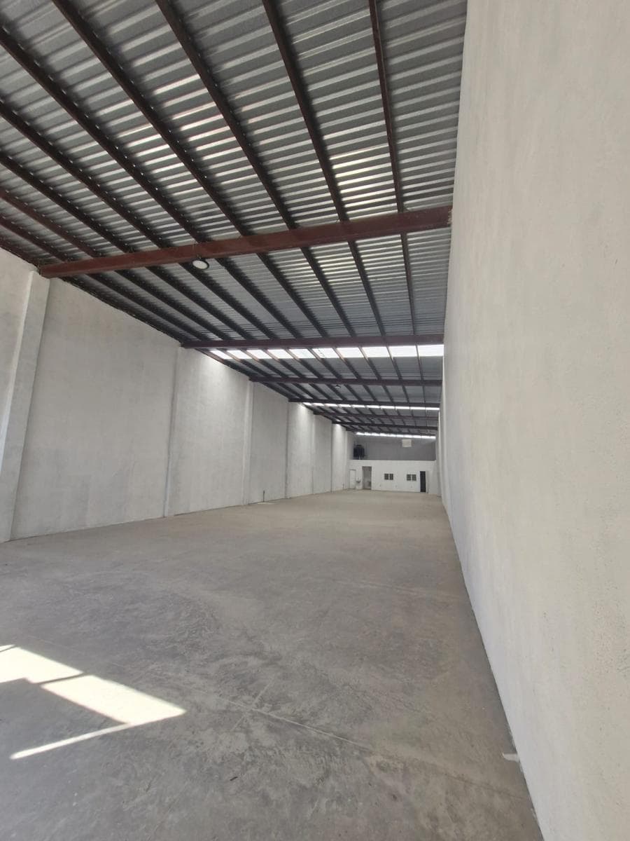 Se Renta Bodega Lomas del Aeropuerto Salto - 1