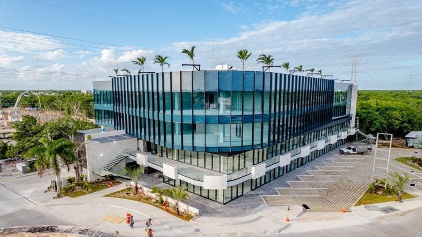 Oficinas y Locales Comerciales en Renta - Magnnus Center Playa del Carmen - 1