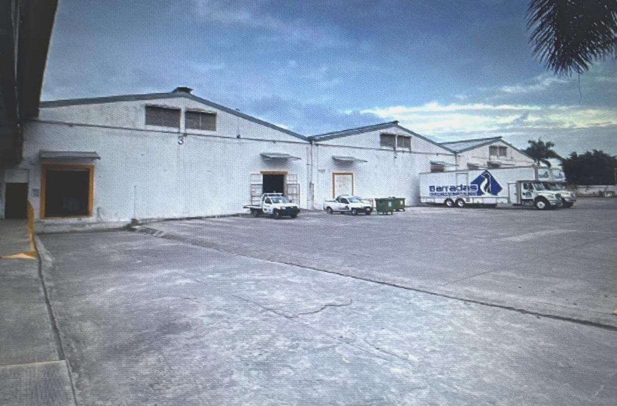 Bodegas en Renta en Corral Falso, cerca de la Autopista y de la Editora de Gobierno - 1