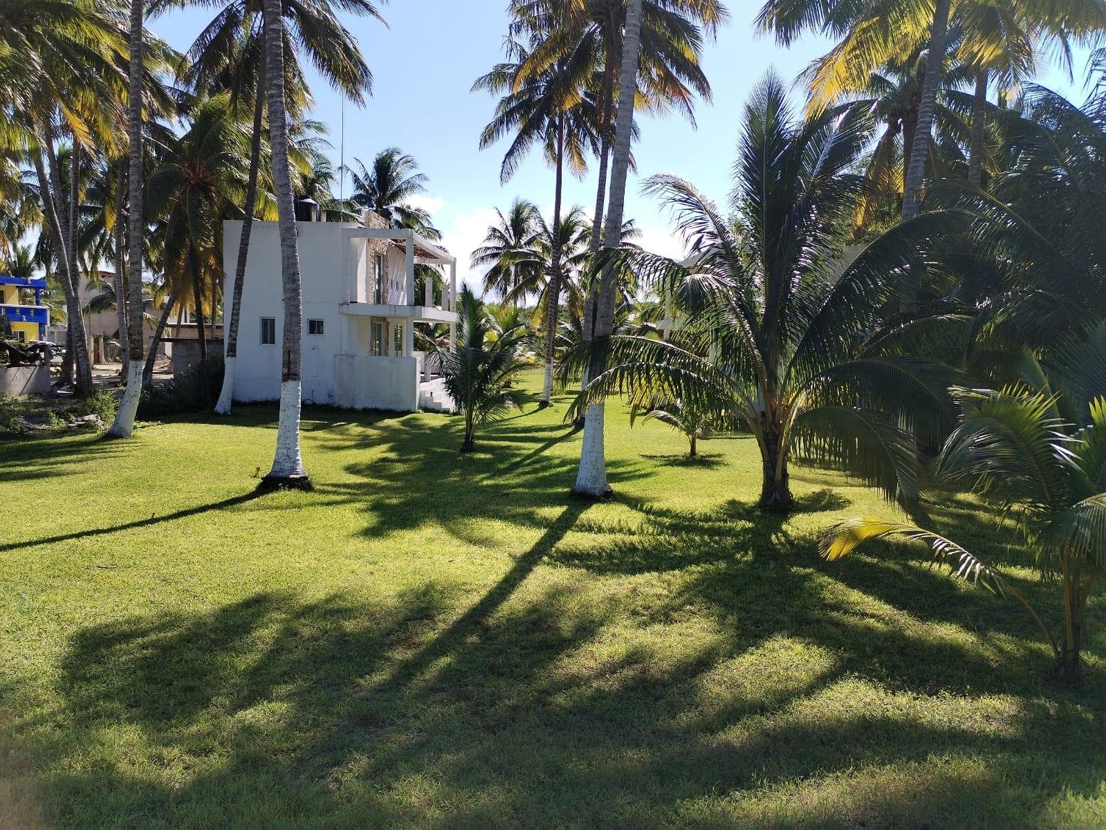 CASA EN VENTA EN SAN CRISANTO, VILLAS CON AMPLIO TERRENO - 1