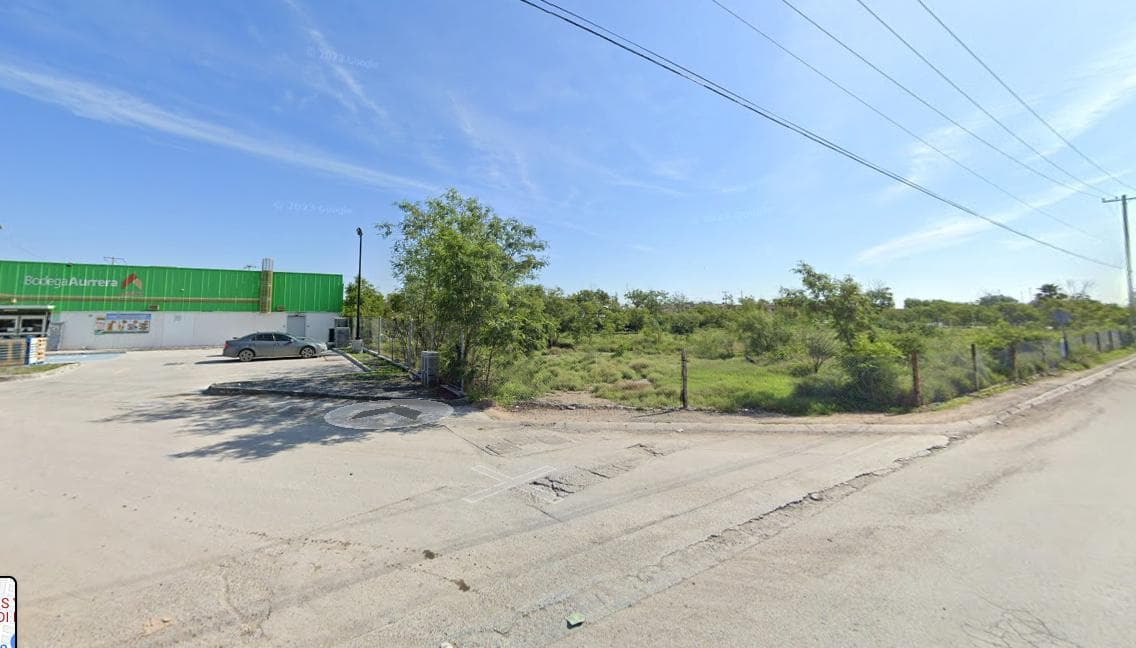 Terreno comercial en renta sobre av. alto flujo salida San Fernando en Reynosa - 1