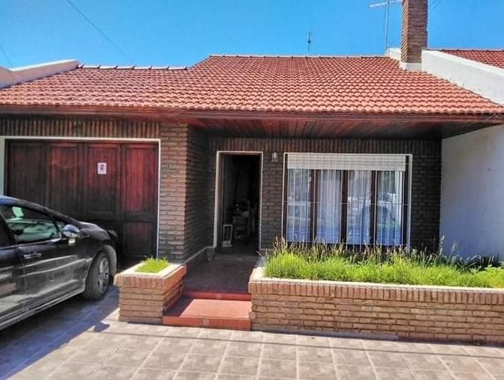 Casa en venta - 2 dormitorios 2 baños - 150mts² - Coronel Dorrego - 1